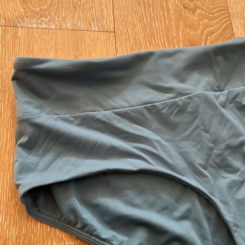 NWOT Athleta Essential Swim Boy Short Size Large - Picture 4 of 8
